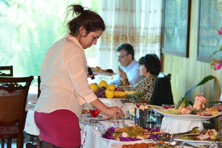 Sunday Lunch Buffet at Bay Lodge
